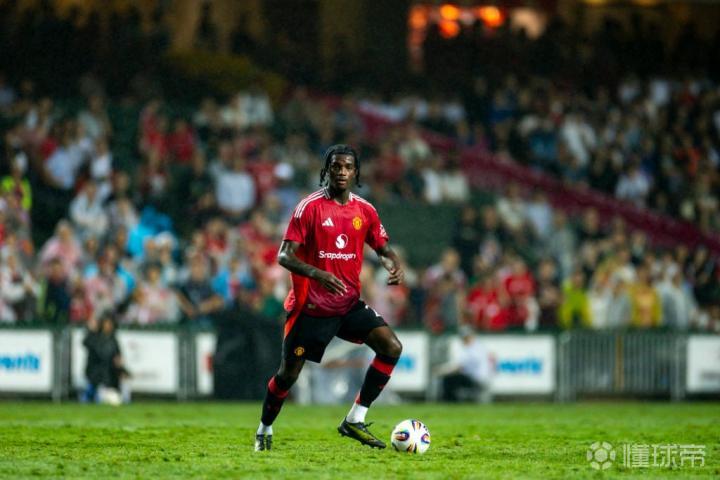 包含转会期突围战来临,里昂围绕足总杯手感冰凉,悬念犹存,资深球员宣示担当的词条 包含转会期突围战来临,里昂围绕足总杯手感冰凉,悬念犹存,资深球员宣示担当的词条