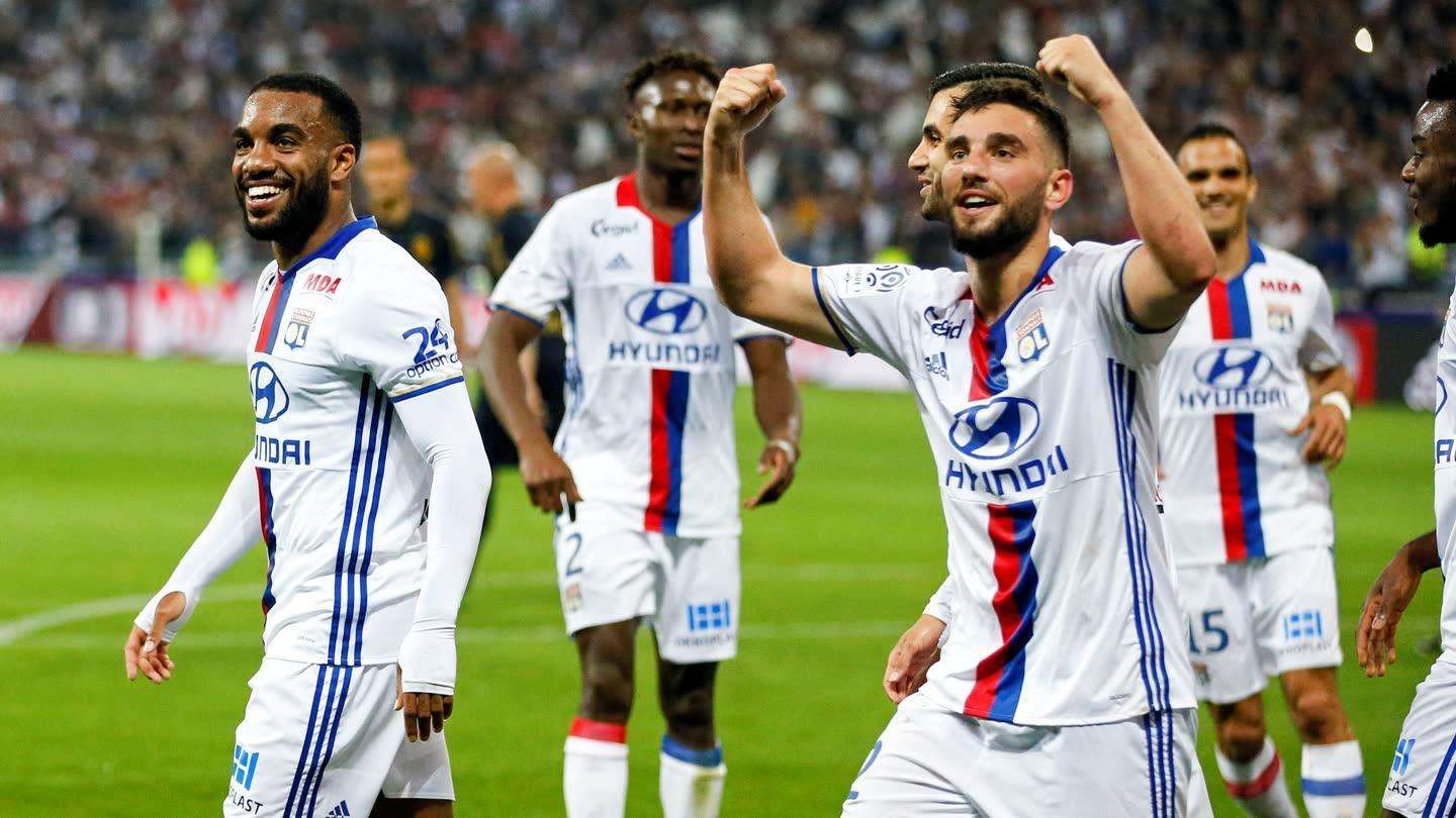 里昂迎德甲关键赛，今夜调整名单，气氛紧张，资深球员宣示担当的简单介绍