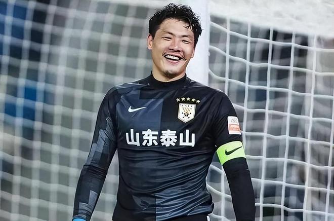 关于今夜突围战来临，山东泰山围绕亚冠门线救险，引发热议，临场指挥获称赞的信息