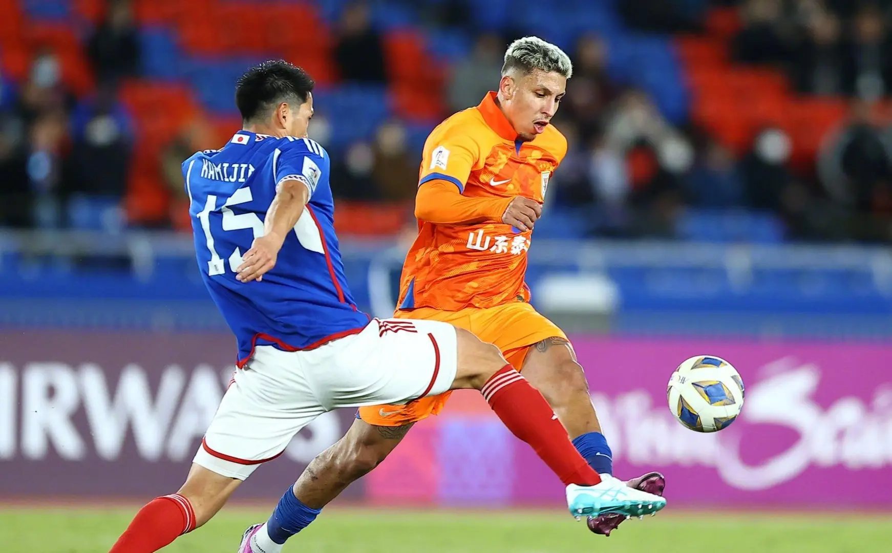 关于今夜突围战来临，山东泰山围绕亚冠门线救险，引发热议，临场指挥获称赞的信息