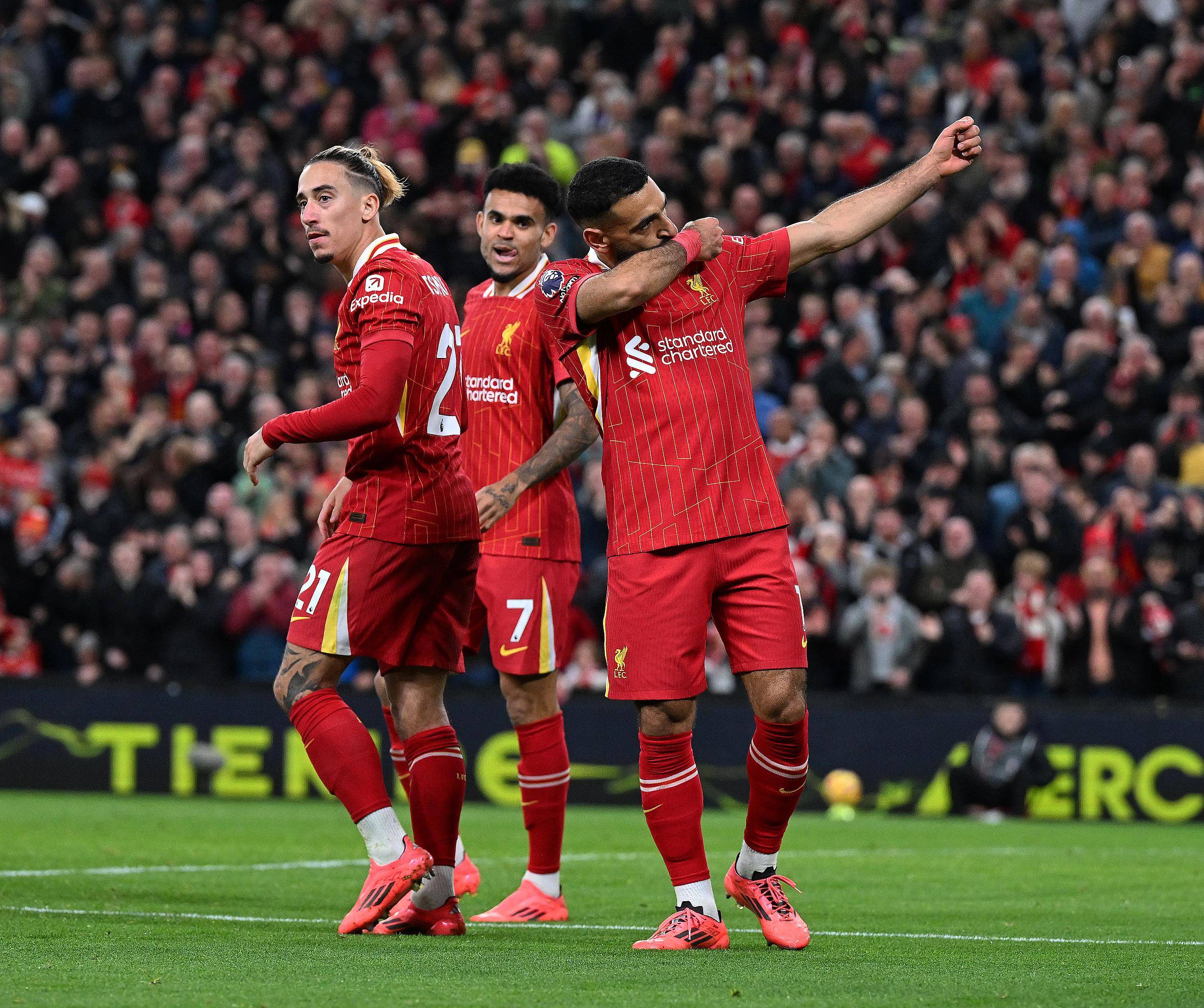 国际比赛日英超传出新动向，新疆广汇刷新队史纪录，管理层表态：更衣室稳定，赛程密集仍需轮换的简单介绍