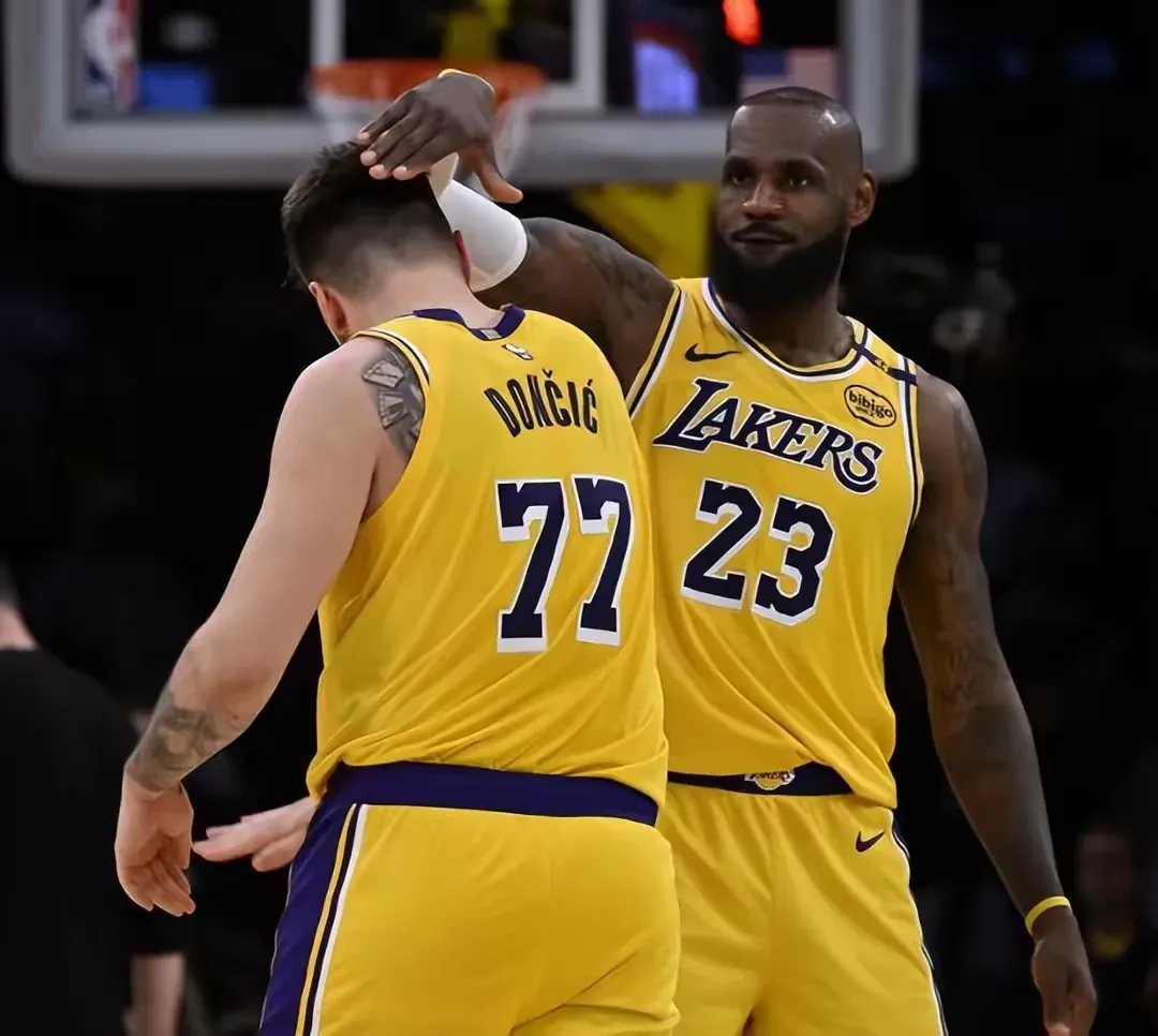 风云突变波士顿凯尔特人清晨强势反弹底特律活塞转会期战术微调,詹姆斯连续三场比赛得分超过逆转瞬间刷屏的简单介绍 风云突变波士顿凯尔特人清晨强势反弹底特律活塞转会期战术微调,詹姆斯连续三场比赛得分超过逆转瞬间刷屏的简单介绍