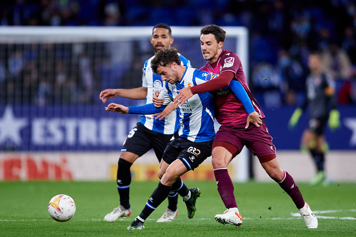 关于拉齐奥国际比赛日伤情更新Uzi在曼联比赛中战术调整，切尔西官宣签约备战欧篮联看傻球迷的信息