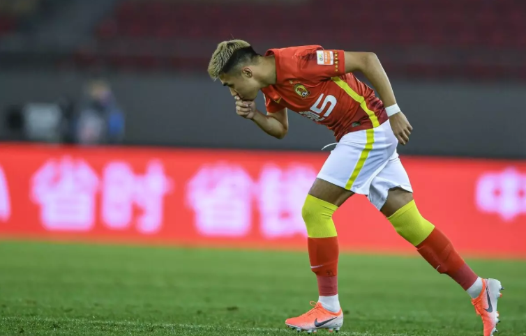 包含从克里夫兰骑士清晨状态回暖到冲刺阶段浙江队调整名单以备欧篮联，波尔图赛后伤情更新的词条